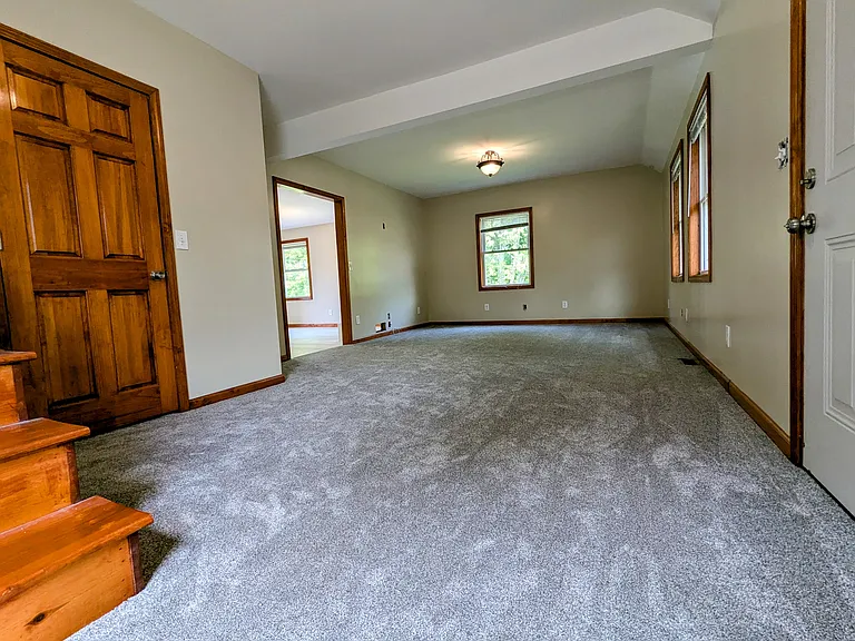 923 Orchard Park Rd — Photo 10