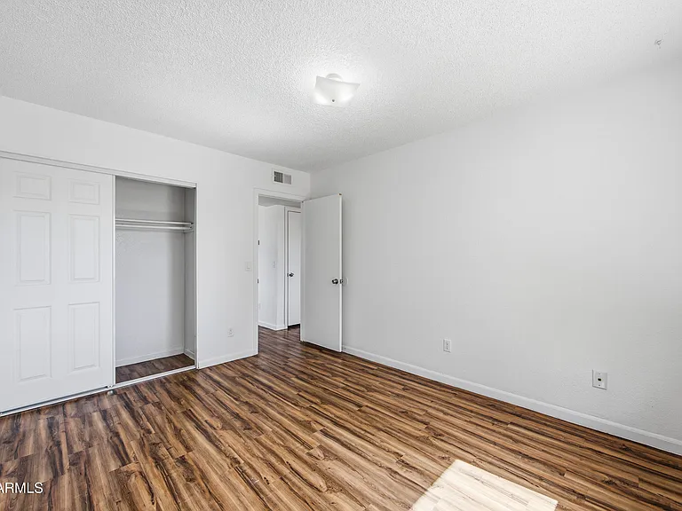 436 W Clark St #202 — Photo 12