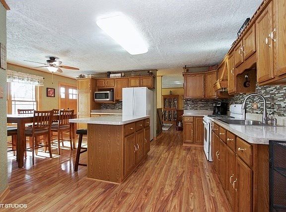 3rd image of 1008 Country Dr