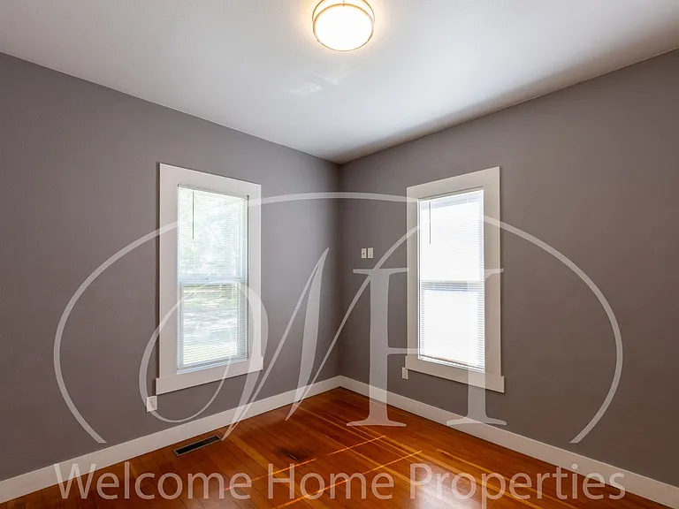 427 E Cherry St — Photo 13