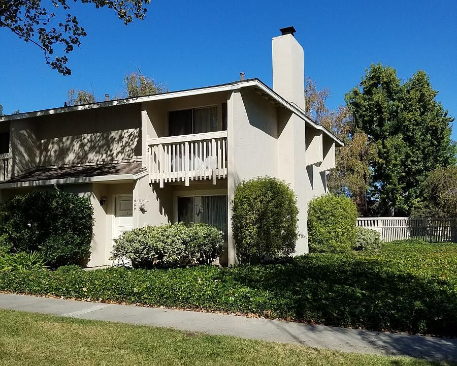 Very desireable end unit next to Cabana
