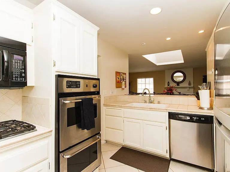 331 E Bluebell Pl — Photo 11