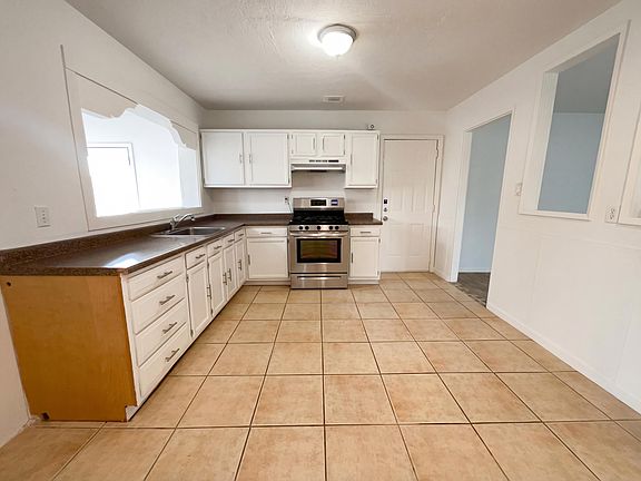 2nd image of 8112 Princess Jeanne Ave NE