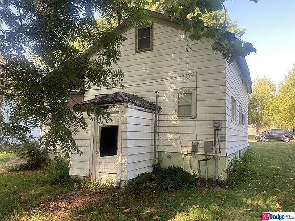 3rd image of 1508 Schoenheit St