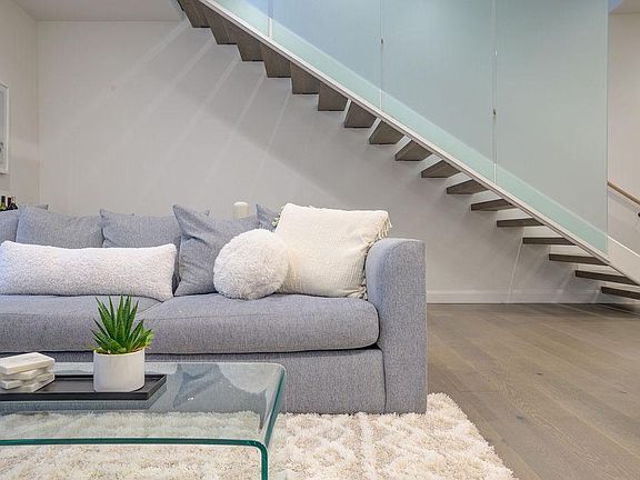 5th image of 1253 N Formosa Ave
