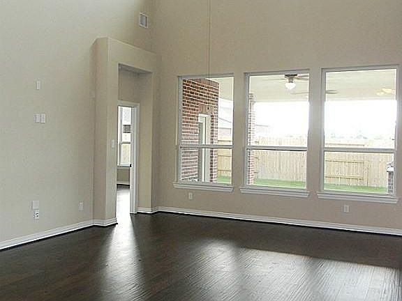 4th image of 5442 Jackson Park Ln