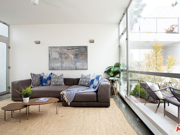 2nd image of 1121 Abbot Kinney Blvd #6