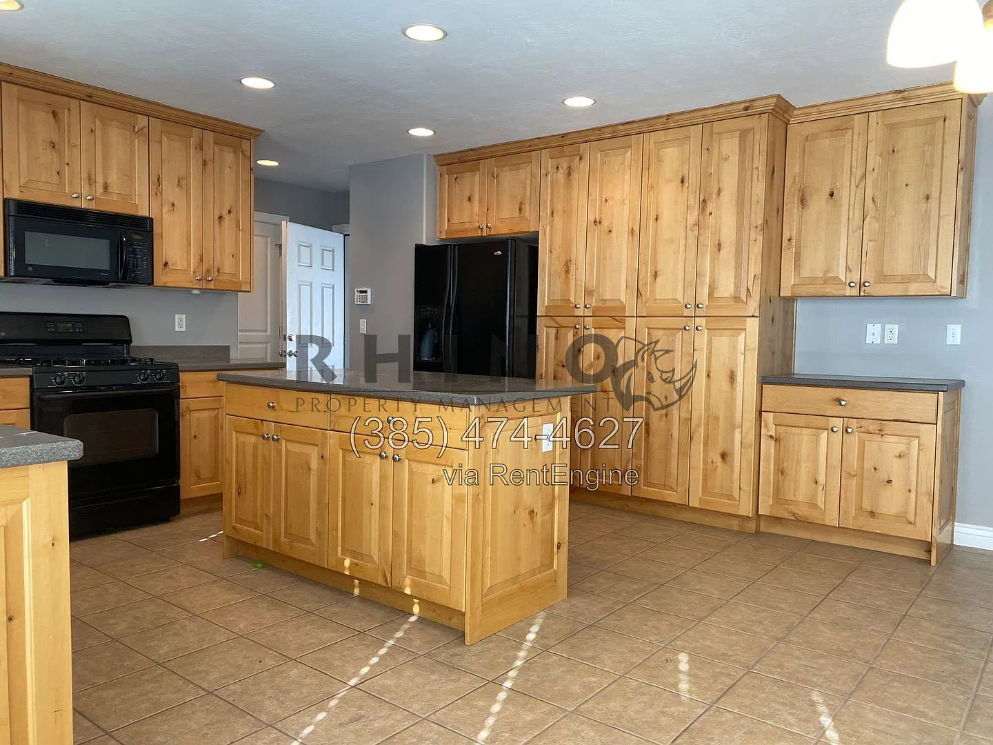 6 bed, 3.5 bath, 3065 sqft, $2,995 — Photo 1