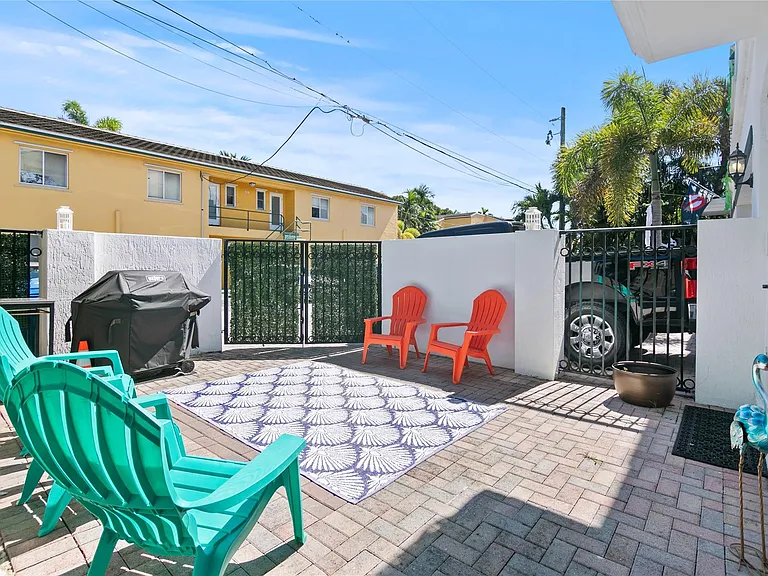 732 NE 15th Ave — Photo 4