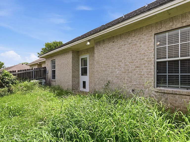 239 Navarro Dr — Photo 22