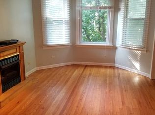 1746 W Nelson St APT 2, Chicago, IL 60657
