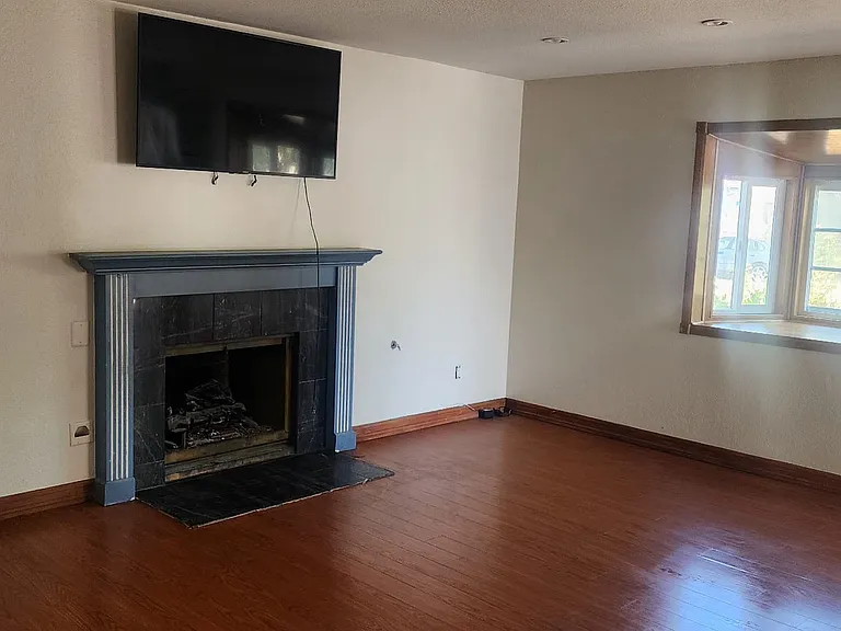 1439 S Grand Ave — Photo 2