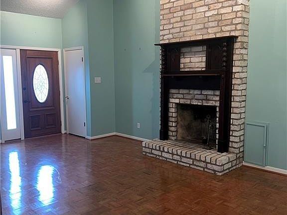 5th image of 321 E Main St