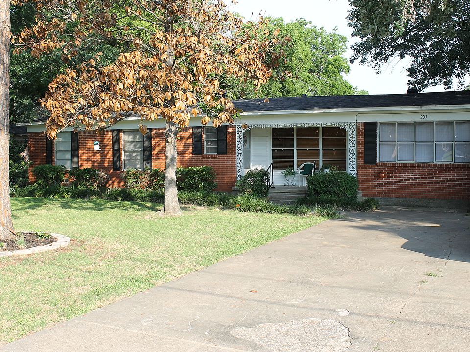 1st image of 207 Brookhollow Dr