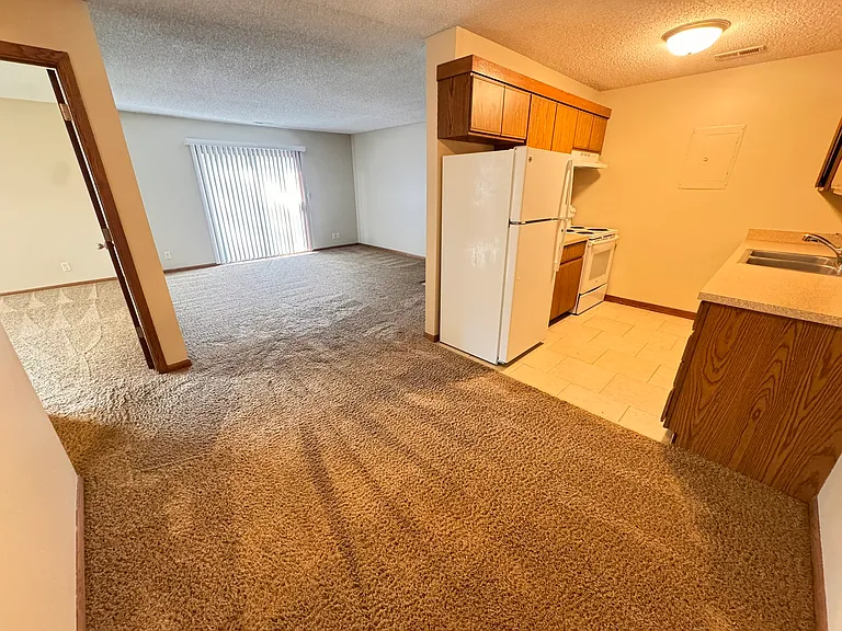 5120 Emerald Dr #17 — Photo 4