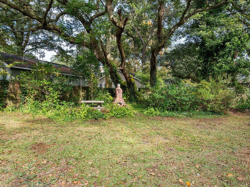 1st image of 2126 Golfview Dr
