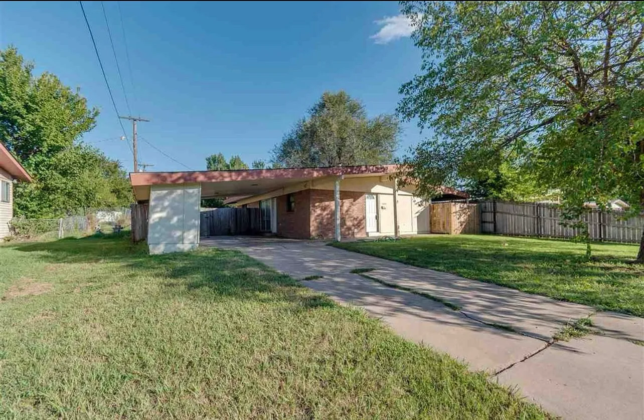 3 bed, 1100 sqft, $975 — Photo 2