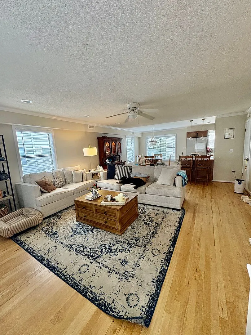 3BD/2.5 Bath End Unit Condo One Block from the Bay in Ocean Park! Attached One Car Garage! — Photo 1