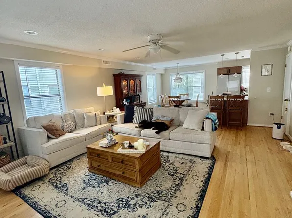 2300 Bergen Ct, Virginia Beach, VA 23451