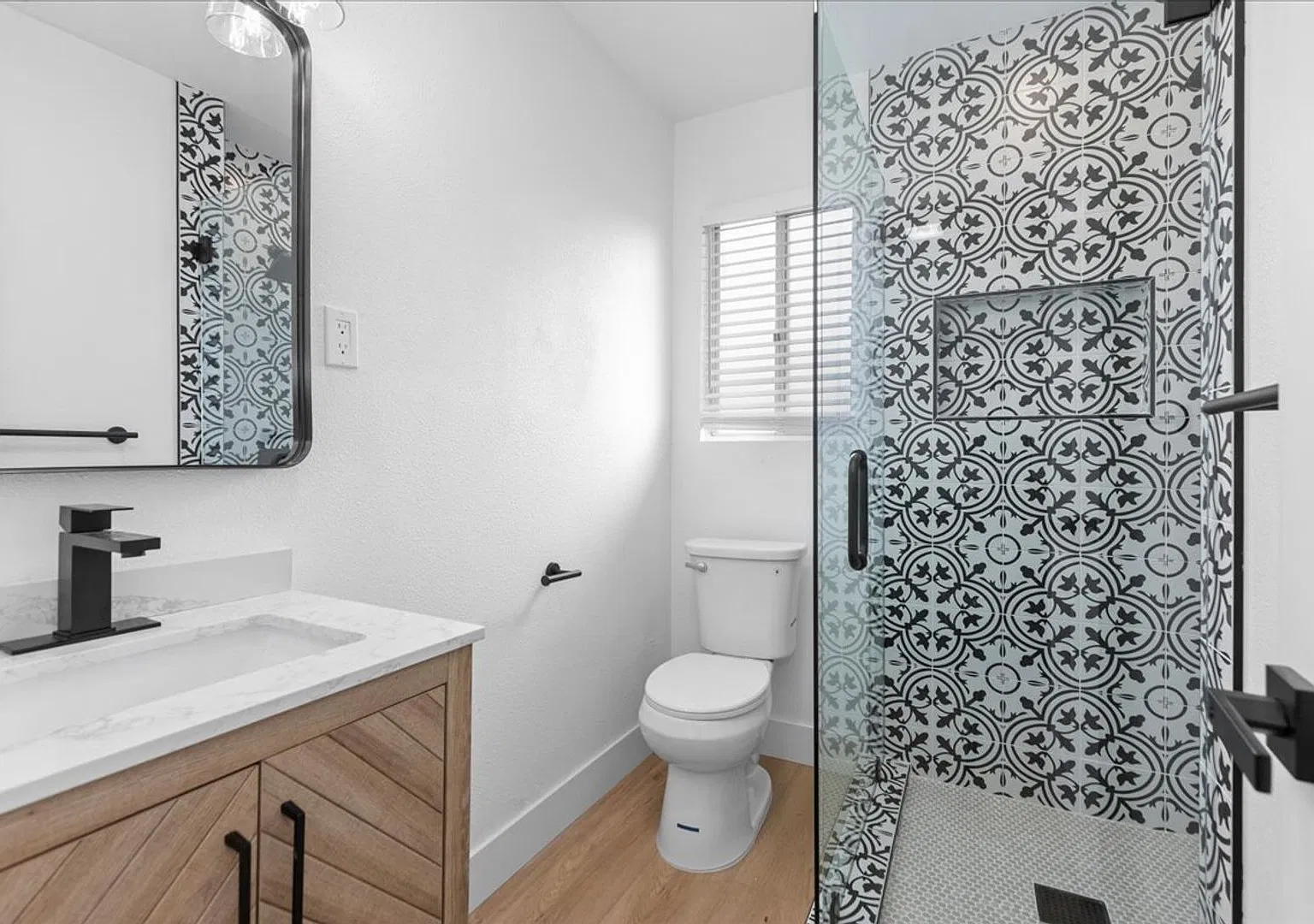 Modern 4 Bed / 2 Bath Near SDSU with Private Balcony and In-Unit Laundry — Photo 2