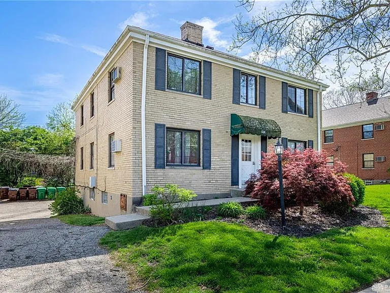 526 Corona Ave — Photo 2