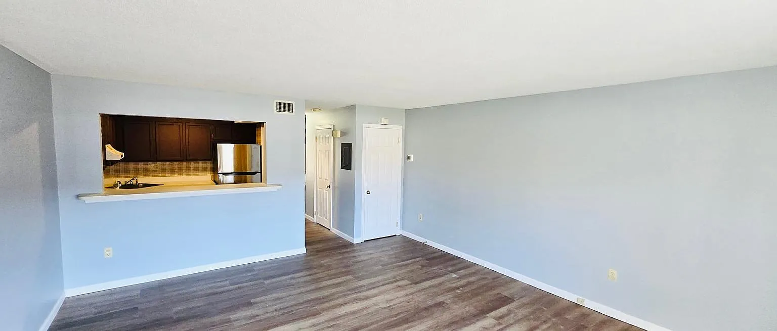 3 bed, 1408 sqft, $2,700 — Photo 2