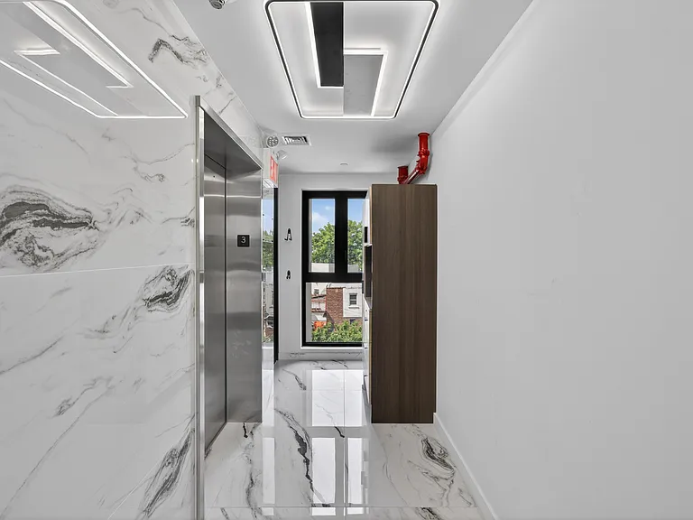 61 N Henry St #3 — Photo 15