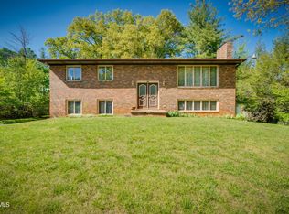 305 Castaway Dr, Kingsport, TN 37663