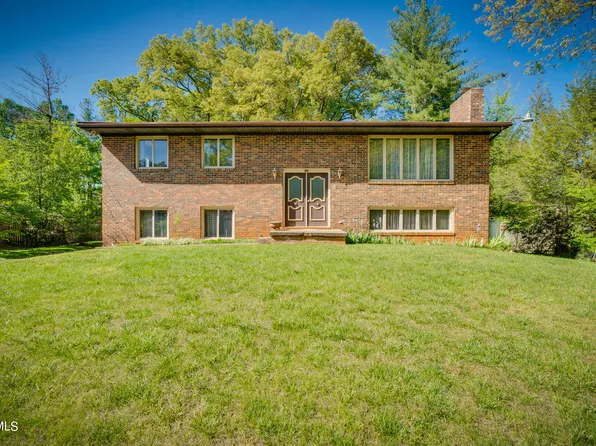 305 Castaway Dr, Kingsport, TN 37663