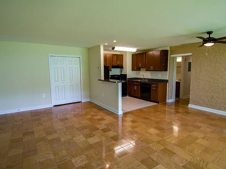 Heritage Park Apartments — Photo 57
