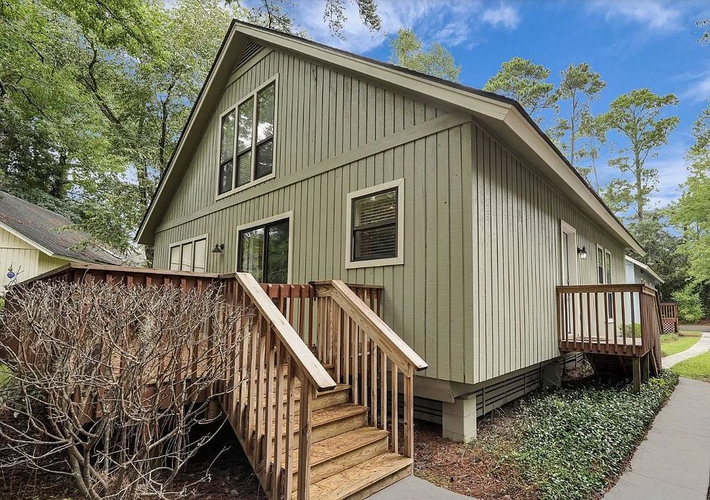 58 Pine Burr Rd W - Property Image