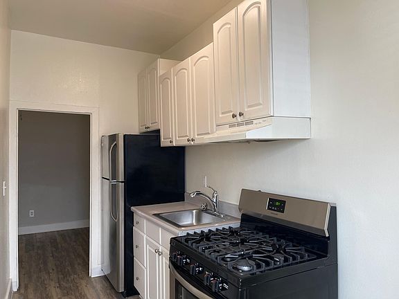 5th image of 416 W Date St