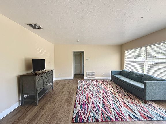 3rd image of 2128 Harley Ave