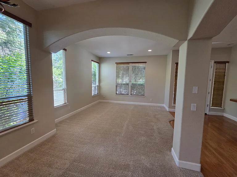 1406 Yukon St — Photo 11