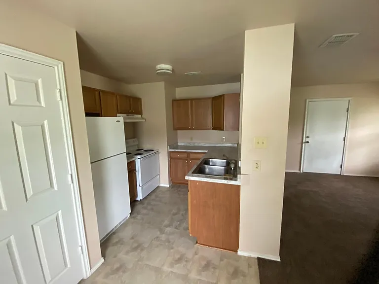 460 Willow Ave — Photo 5