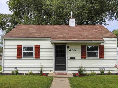 2009 State St, Cedar Falls, IA, 50613