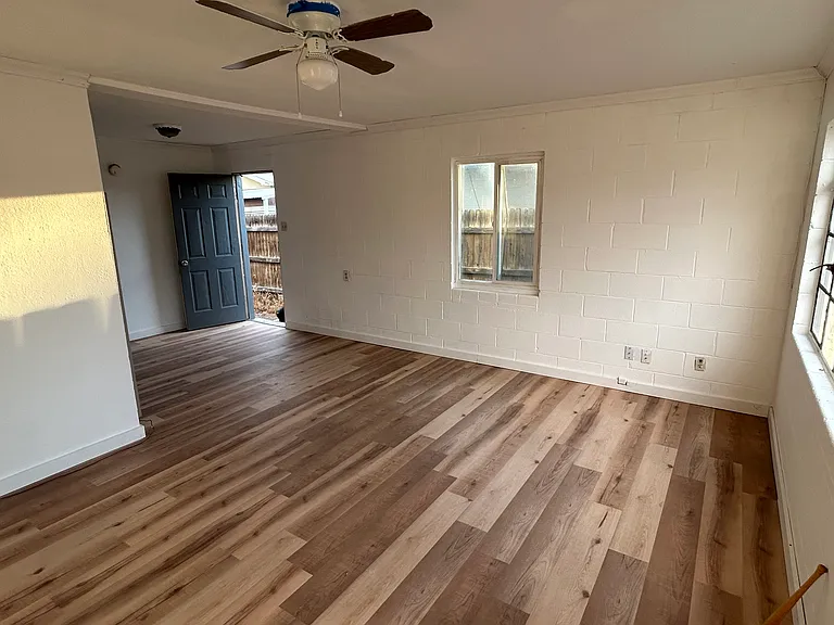 621 W Apache St #1/2 — Photo 6
