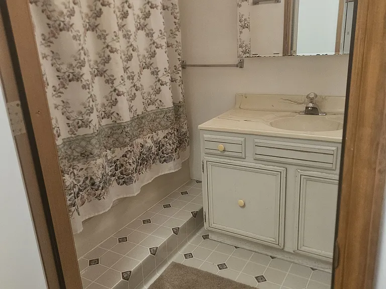715 Bakken Rd #B — Photo 13