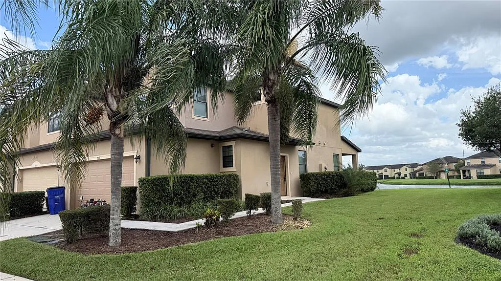 4 bed, 2.5 bath, 1615 sqft, $2,250 — Photo 1