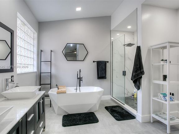 3rd image of 11611 SW 10th Ct