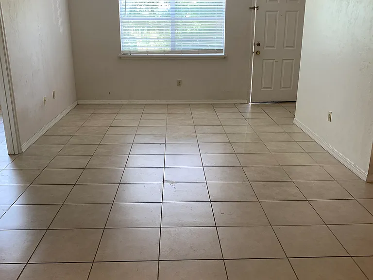 2360 SW Archer Rd #614 — Photo 1