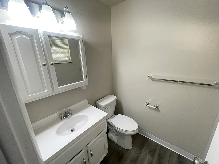 1539 Pratt St — Photo 12