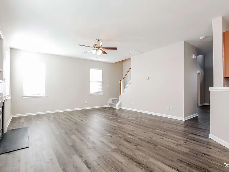 10202 Hawkeye Dr — Photo 4