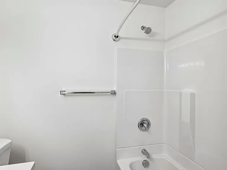 Midland Apartments — Photo 25