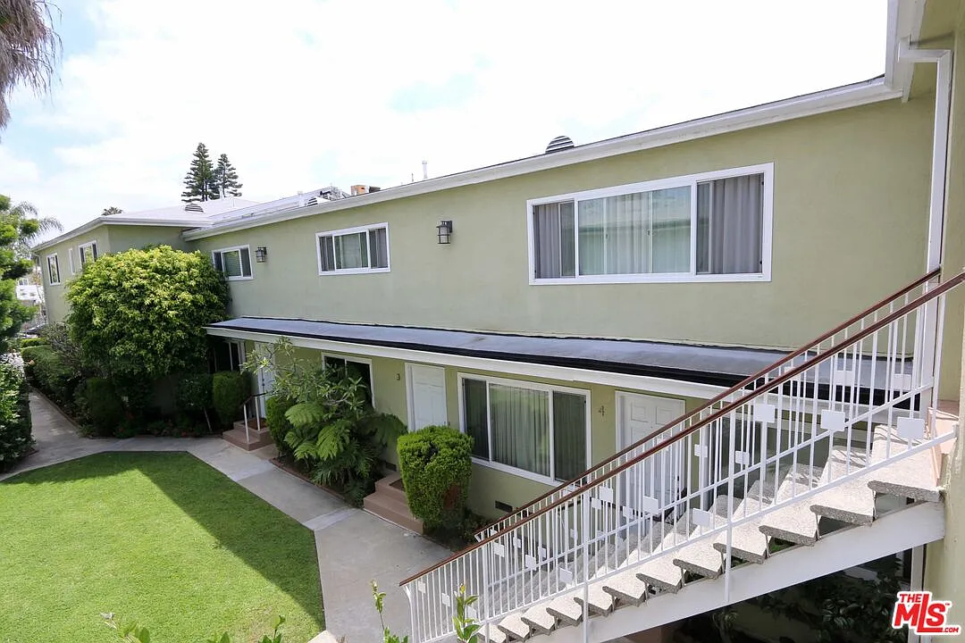 3 bed, 2.0 bath, 1300 sqft, $3,995 — Photo 1