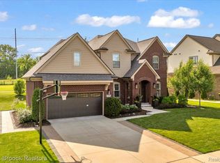 1126 Queensboro Dr, Rochester Hills, MI 48307