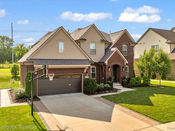 1126 Queensboro Dr, Rochester Hills, MI 48307