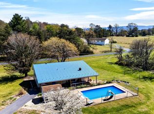 22 Oak Ridge Ln, Staunton, VA