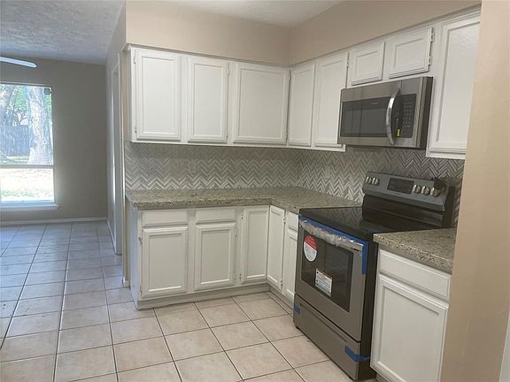 2nd image of 1006 Lost River Dr