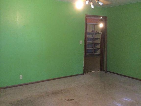 5th image of 710 N Elm